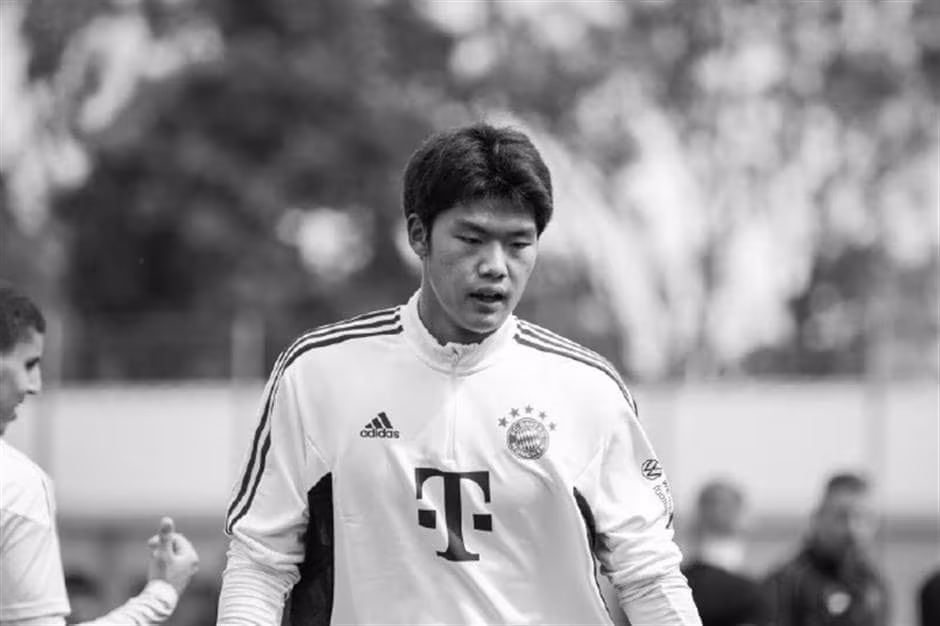 Chinese Youth Footballer Guo Jiaxuan Dies After Head Injury During Training in Spain