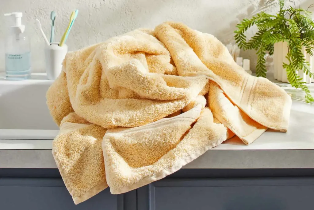 Experts Warn Against Towel Sharing Amid Rising Infection Risks