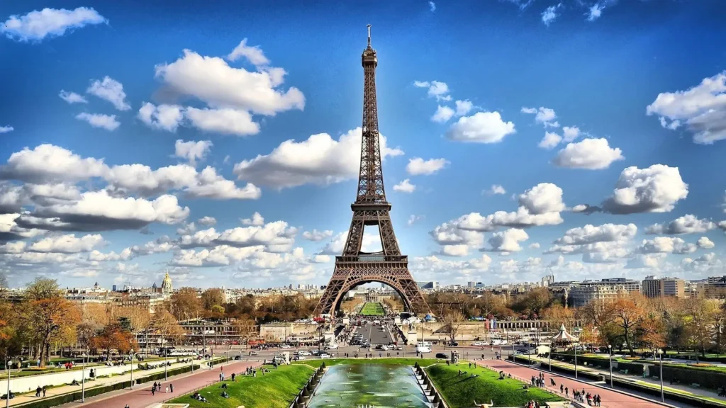 France Introduces Mandatory Online Visa Booking Process for 2025 Travelers